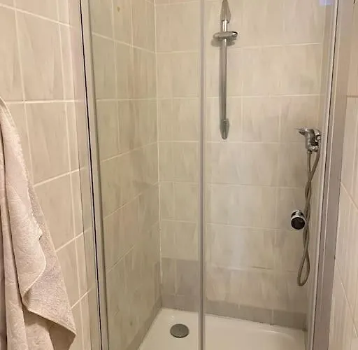 Einzimmerwohnung + Dusche Und Wc * 柏林